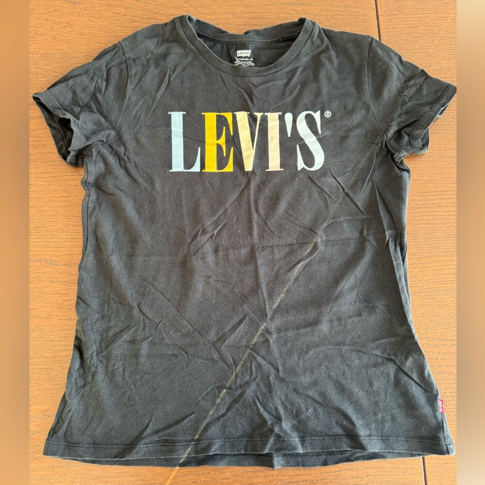 Levi’s pastel logo tee